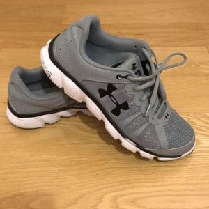 Under armoir UA Micro G Assert 6 running shoes